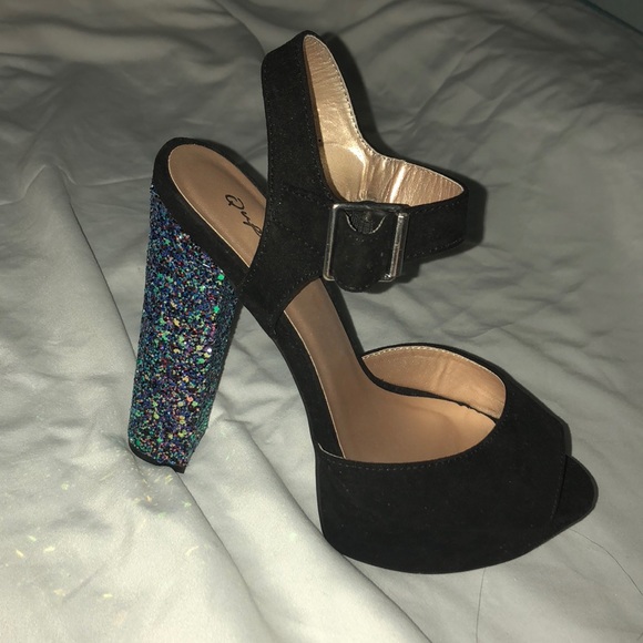 Heels - Picture 3 of 3